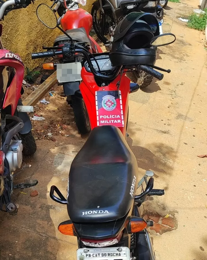 Polícia Militar recupera nesta segunda-feira (6) moto Honda Pop com queixa de furto, em Catolé do Rocha
