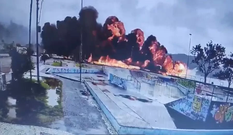 Avião com 5 pessoas explode em Ubatuba e para na praia após ultrapassar pista do aeroporto; piloto morreu