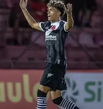 Com direito a golaço de voleio, Vasco vence o Flamengo-SP e vai às quartas