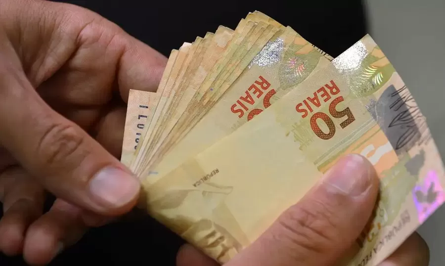 Cashback devolverá imposto a famílias mais pobres; Mecanismo foi regulamentado por reforma tributária
