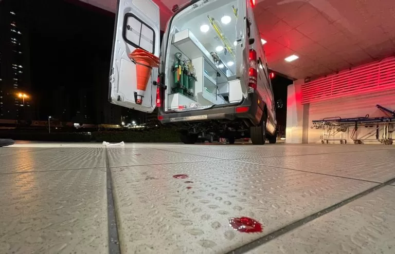 Foragido da justiça é baleado após troca de tiros com a Polícia Militar