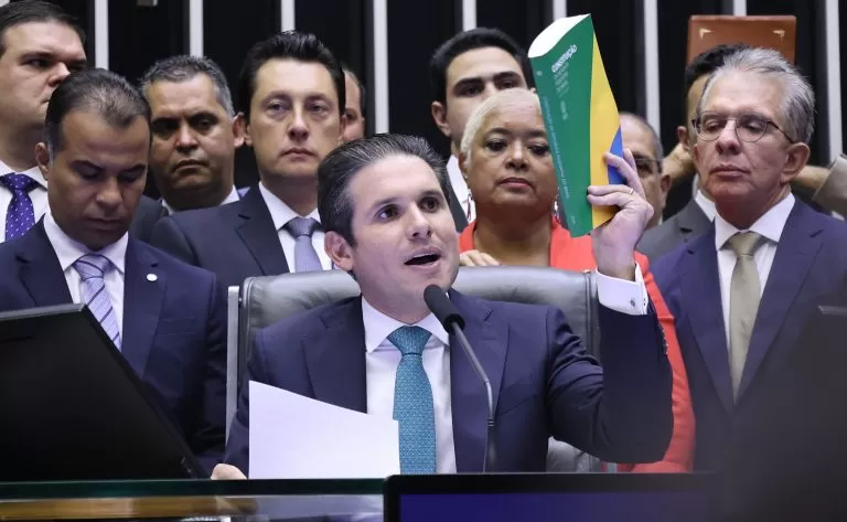 Hugo Motta prega democracia e estabilidade econômica e defende emendas impositivas