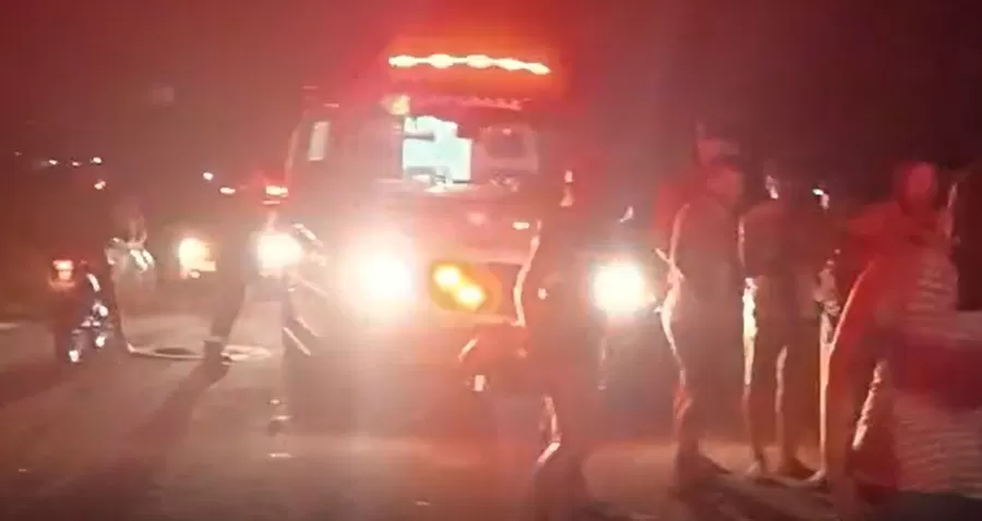 Acidente do tipo colisão frontal envolvendo duas motos com vítimas na noite deste sábado (1º), em Catolé do Rocha