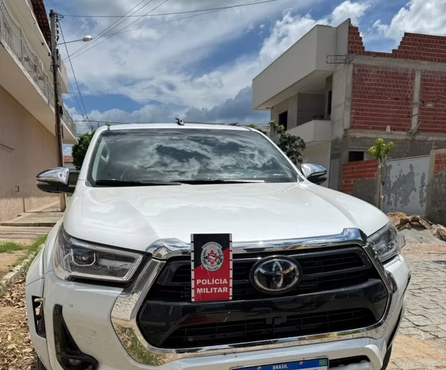 Polícia Militar recupera nesta segunda (3) Pick-up Toyota Hilux que fora roubada em São Bento