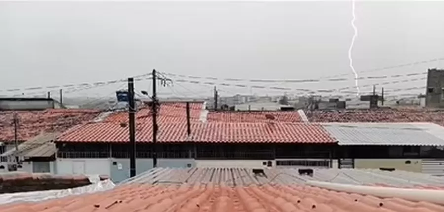 Paraíba registra 310 raios em 24 horas; estado está sob alerta de chuvas intensas