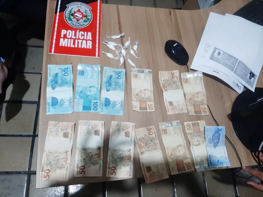 Polícia Militar apreende drogas na rodovia PB-293 em Paulista (PB), e conduz dupla à delegacia 