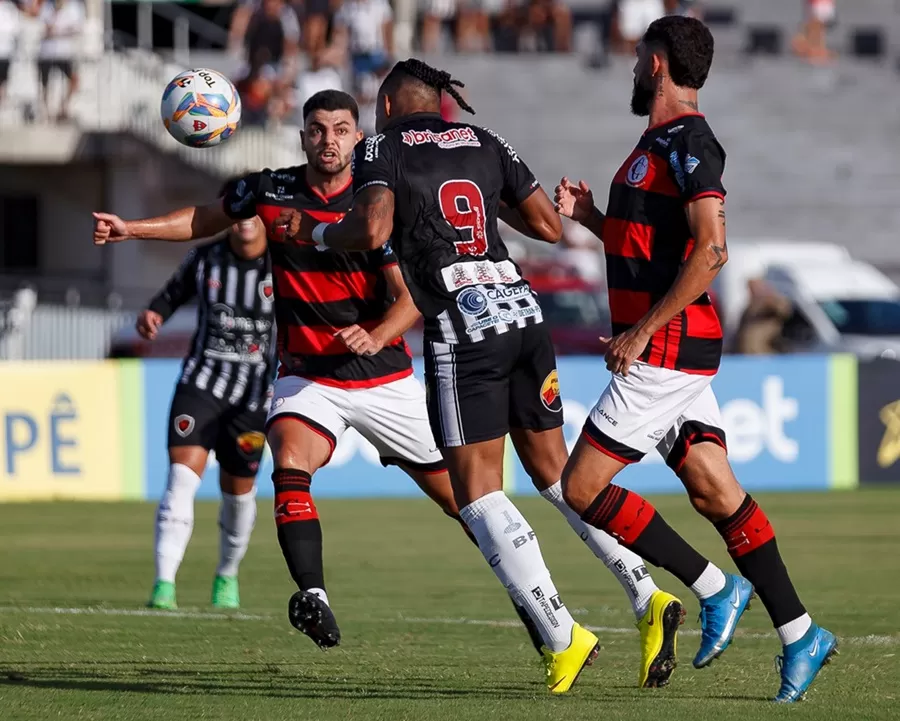 Botafogo-PB goleia o Campinense, quebra tabu e toma lugar do rival no G-4 do Paraibano