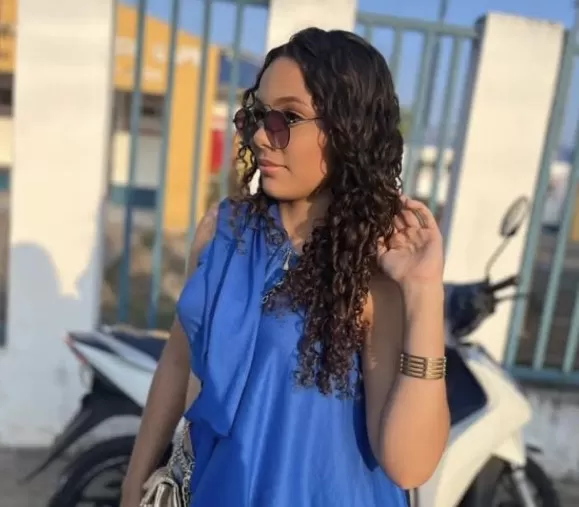 Adolescente que faria 15 anos hoje, morre em acidente entre moto e carro; namorado fica gravemente ferido