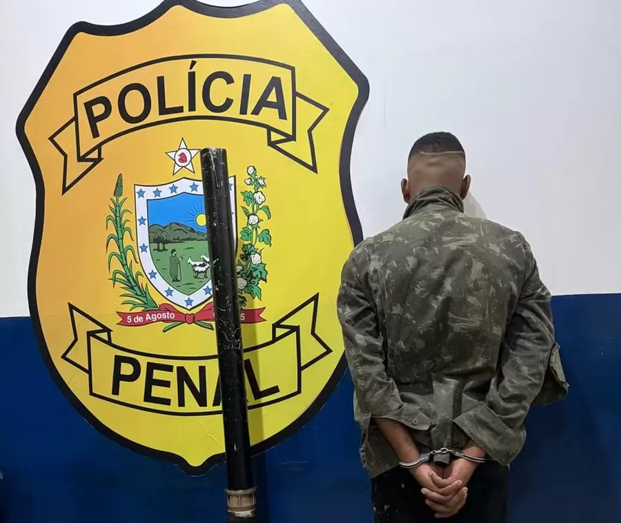 Homem é preso usando 'bazuca' para lançar drogas e celulares dentro de penitenciária, em Campina Grande