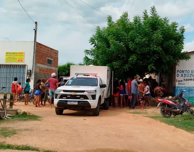 Quatro homens invadem residência e executam jovem de 19 anos dentro de casa, na tarde deste sábado (15)