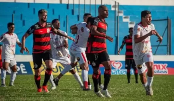 Campinense vence o Esporte de Patos e segue vivo na briga pelo G-4 do Paraibano