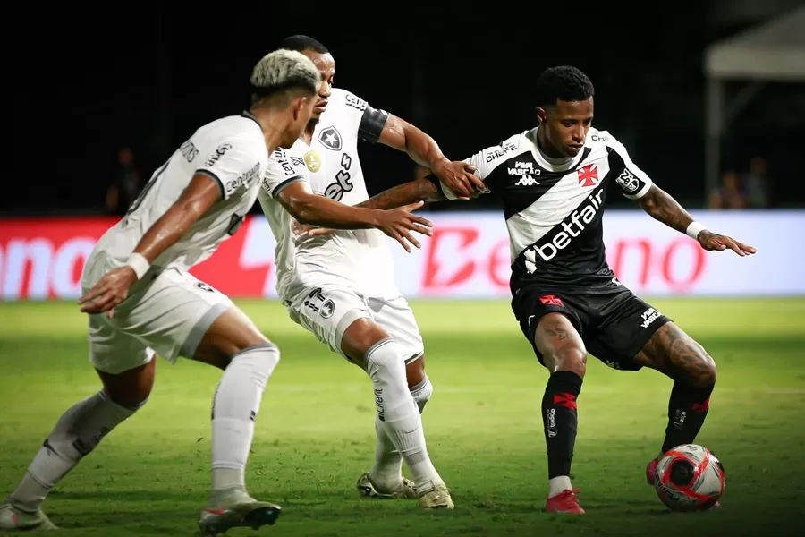 Vasco vence o Botafogo, avança para a semifinal e elimina o rival do Carioca