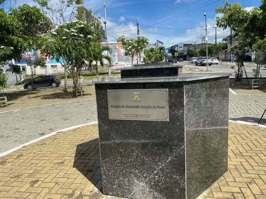 Imagem de santa feita de bronze é roubada de praça no bairro do Catolé