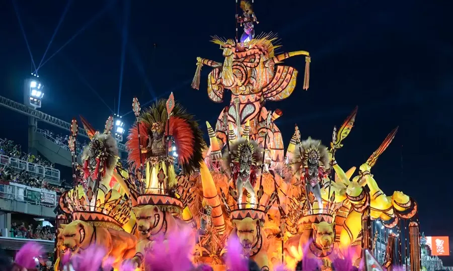 Carnaval no Sambódromo da Marquês de Sapucaí começa oficialmente nesta sexta-feira (28)