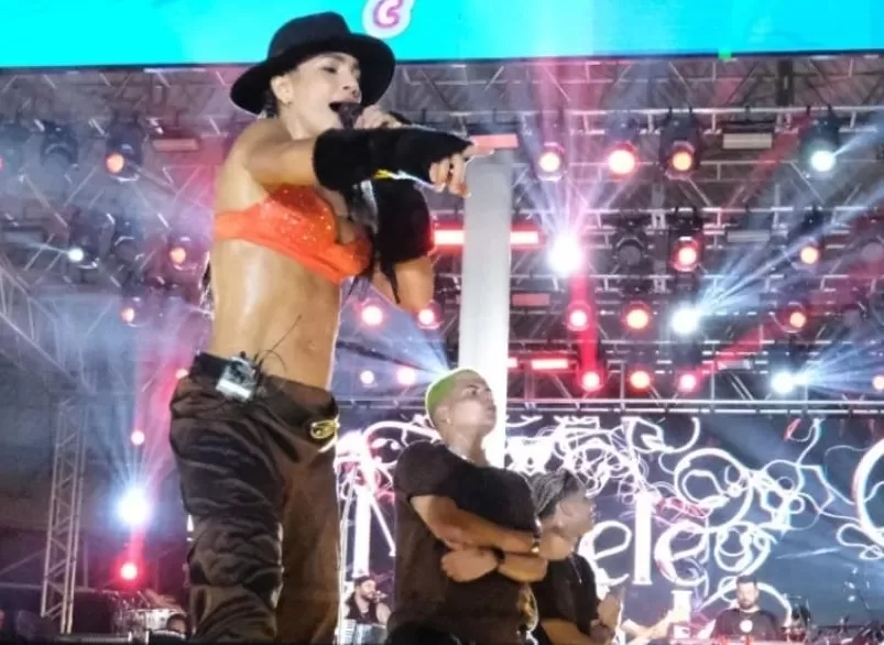 Michele Andrade, Lambasaia, João Neto Pegadão e Viví Lima foram as atrações deste domingo, na Praça do Povo