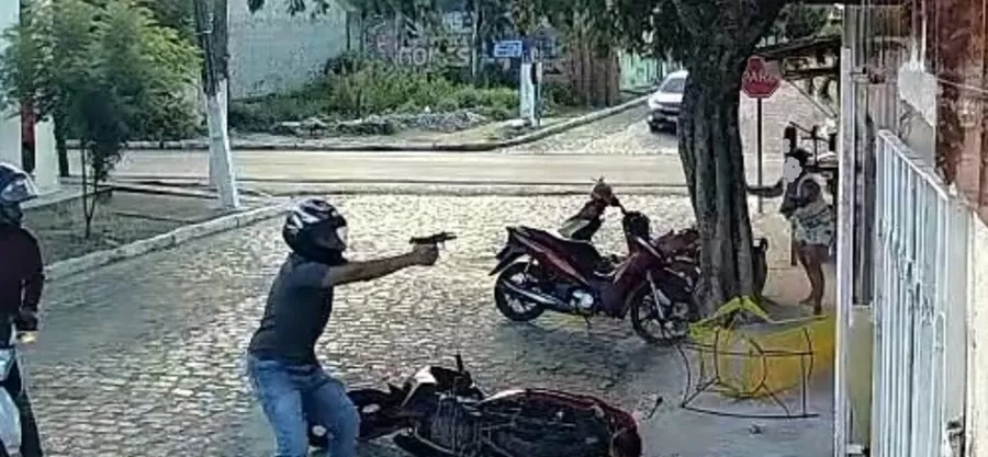 Criança fica no meio de tiroteio durante tentativa de homicídio em Pedras de Fogo