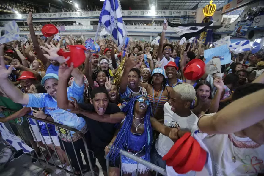 Com homenagem a Laíla e despedida de Neguinho, Beija-Flor é campeã do carnaval do Rio
