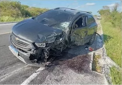 Um médico e uma médica ficam feridos, após colisão frontal entre dois veículos é registrada na BR-361