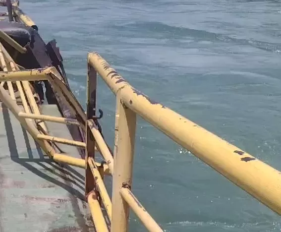 Rampa da balsa que faz travessia Cabedelo - Lucena desaba com passageiros e veículos
