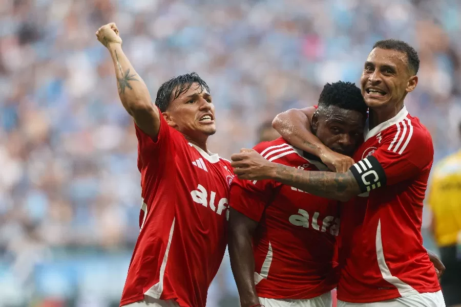 Inter domina o Grêmio na Arena e sai em vantagem na final do Gauchão