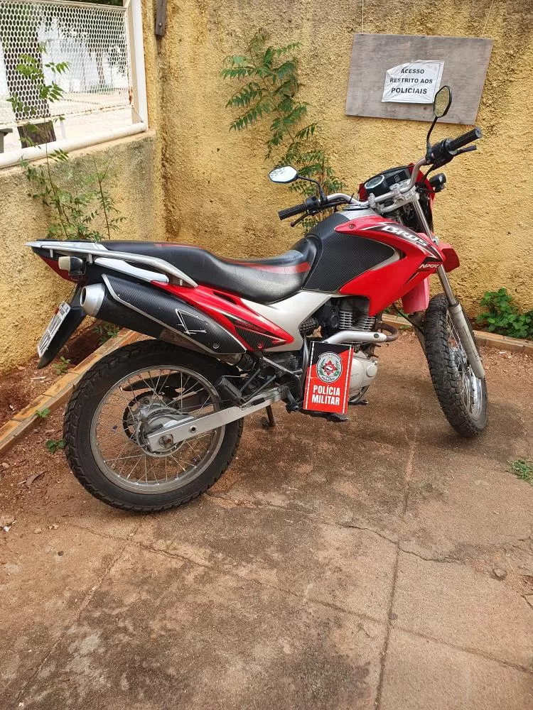 Polícia Militar apreende motocicleta Honda Bros com sinais de adulteração, em Catolé do Rocha