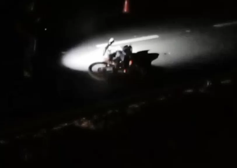 Colisão envolvendo motocicleta e uma vaca deixa jovem ferido, na rodovia PB-323, na zona rural de Catolé do Rocha