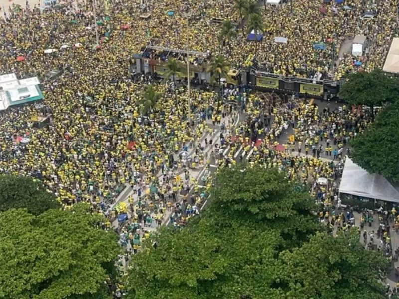 Ato de Bolsonaro reúne 18,3 mil pessoas, menos de 2% do público previsto
