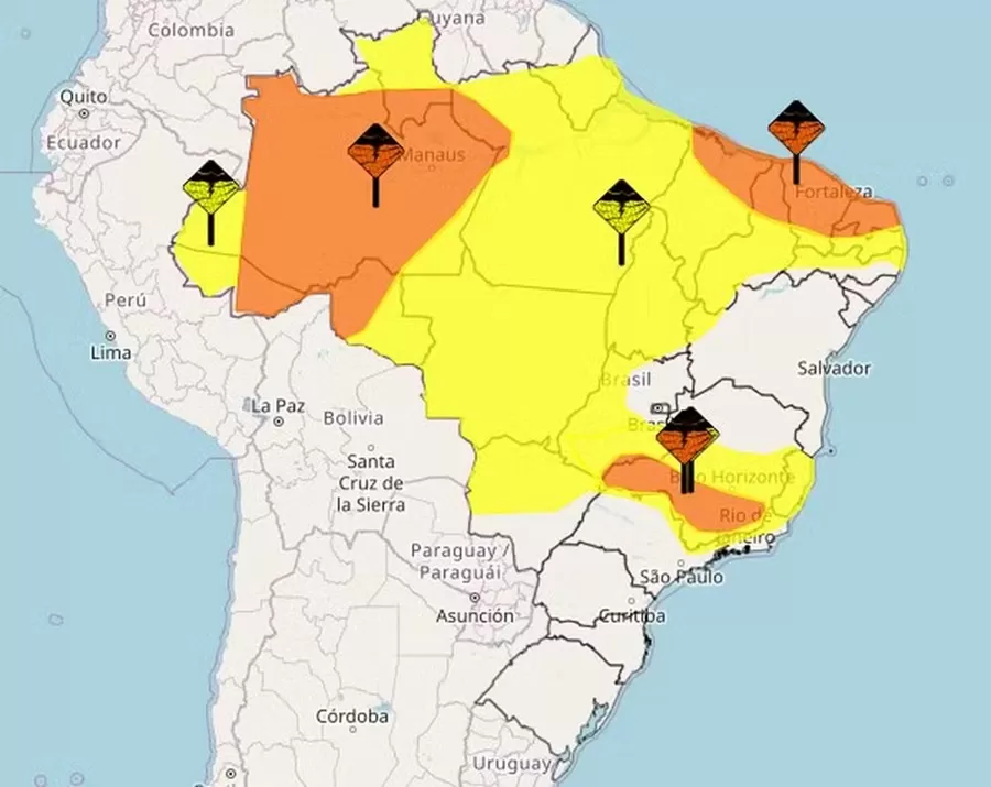 Quatro das cinco regiões somam 21 estados em alerta de 'perigo' de chuvas intensas; veja previsão para terça
