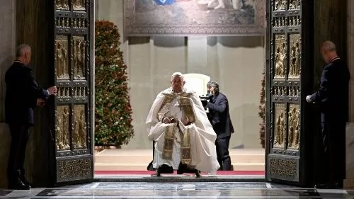 Internado desde 14 de fevereiro, Papa Francisco terá alta neste domingo, anuncia Vaticano
