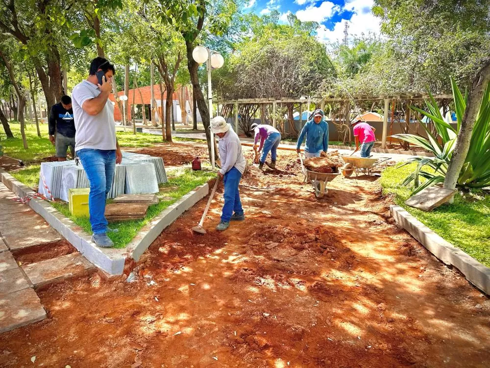 Secretaria de Infraestrutura de Catolé do Rocha inicia Serviços de reparação na Praça Prefeito José Sérgio Maia
