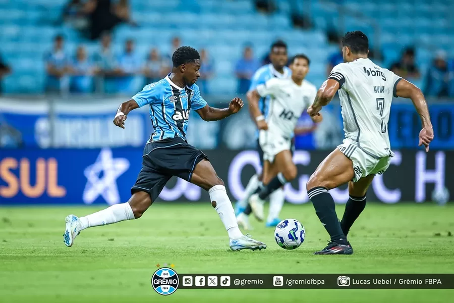 Grêmio segura pressão inicial do Atlético-MG com brilho de Volpi e vence na Arena