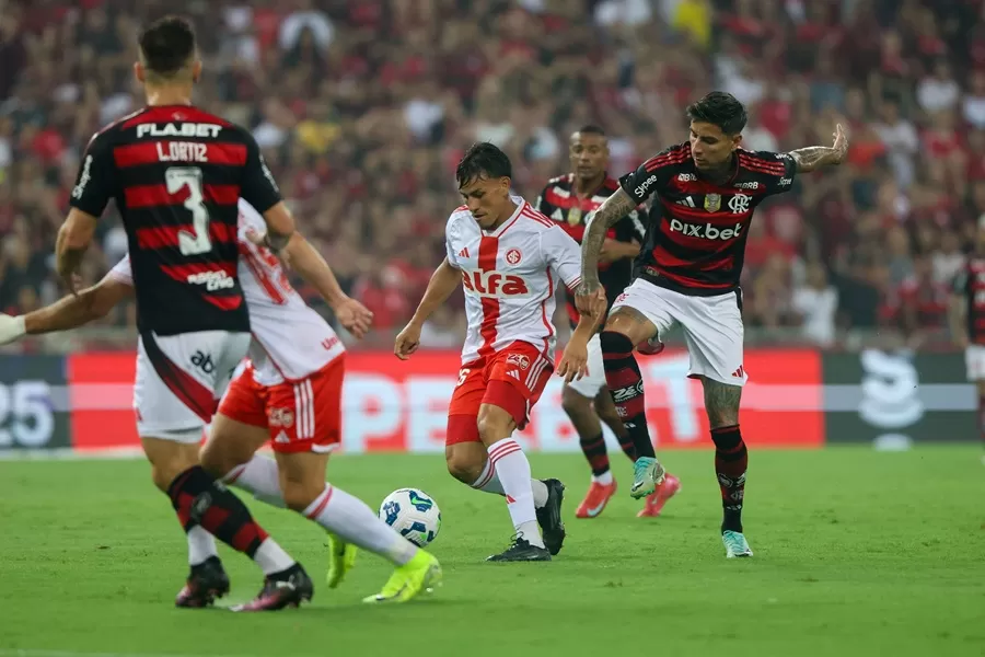 Flamengo e Internacional empatam no Maracanã em estreia no Brasileirão