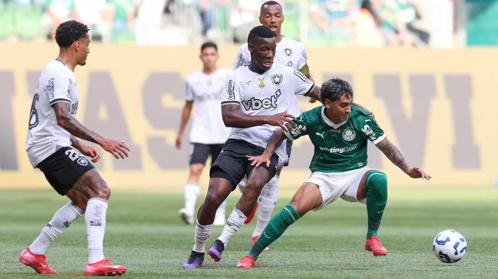 Palmeiras e Botafogo empatam sem gols na estreia do Brasileirão