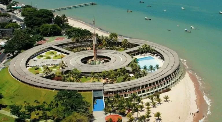 Prefeito Cícero Lucena assina decreto desapropriando o Hotel Tambaú