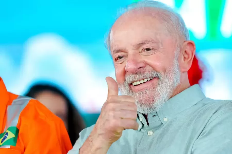 Lula tem 44% e Bolsonaro 40%, e presidente vence outros 7 candidatos em cenários de 2º turno em 2026, aponta Quaest