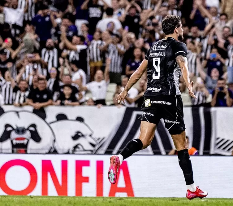 Ceará faz 2 a 0, vence Grêmio e segue invicto na Arena Castelão