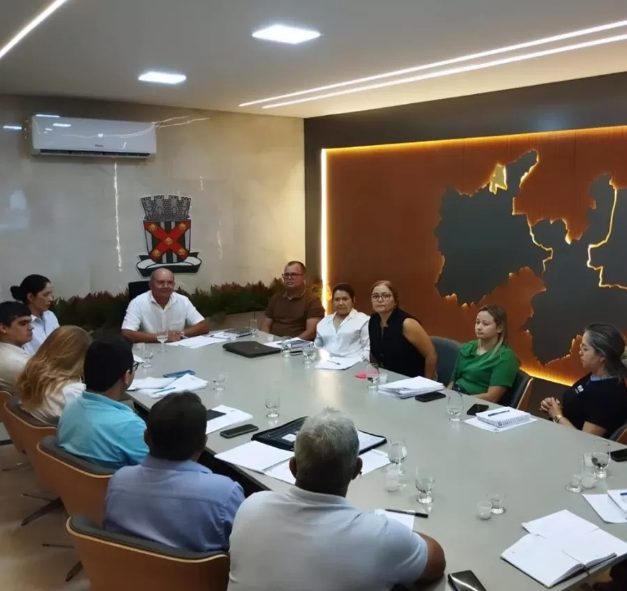 Prefeito Laurinho reúne equipe para planejar a programação do aniversário de 190 anos de Catolé do Rocha