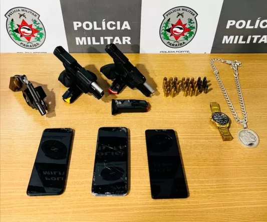 Polícia Militar prende três dos criminosos suspeitos de cometer um ataque na madrugada deste domingo (6)
