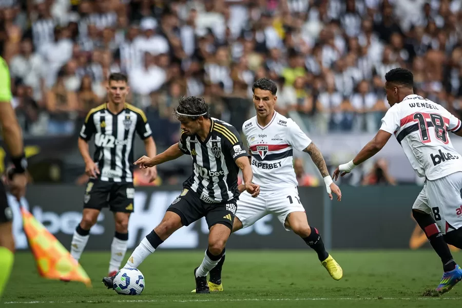 Atlético-MG pressiona, mas empata com São Paulo, que tem Zubeldia e Calleri expulsos