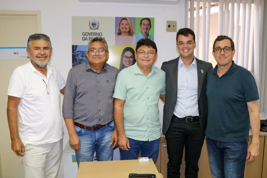 Prefeito Kadson Monteiro e Gervásio Maia participam de reunião com o Secretário de Saúde, para tratar sobre Hospital Mãe Tereza 