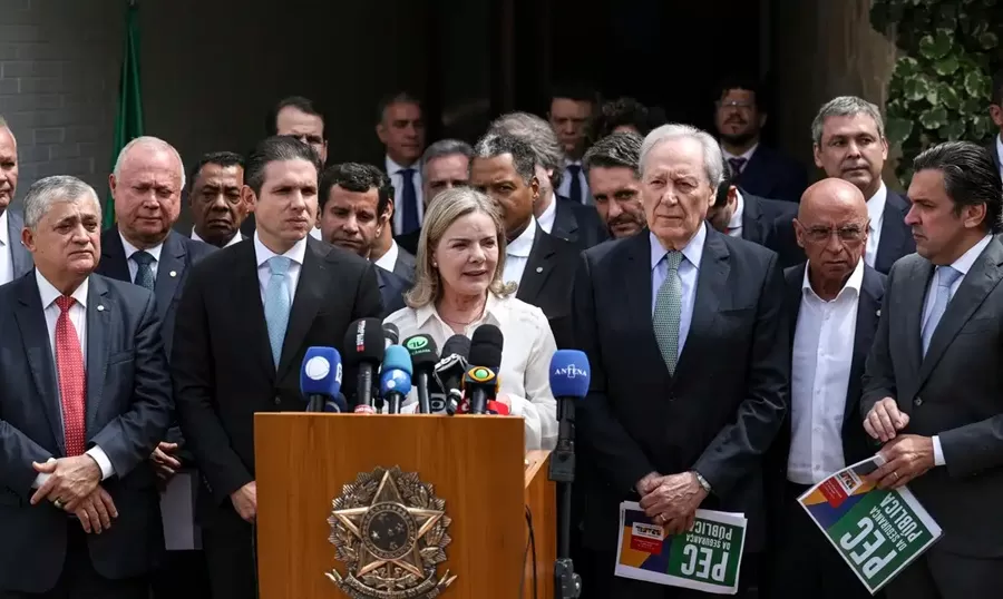 Governo entrega PEC da Segurança Pública ao presidente da Câmara dos Deputados