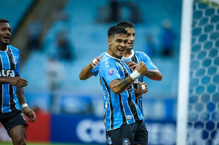 Grêmio vence o Atlético Grau na Arena e segue 100% na Sul-Americana 
