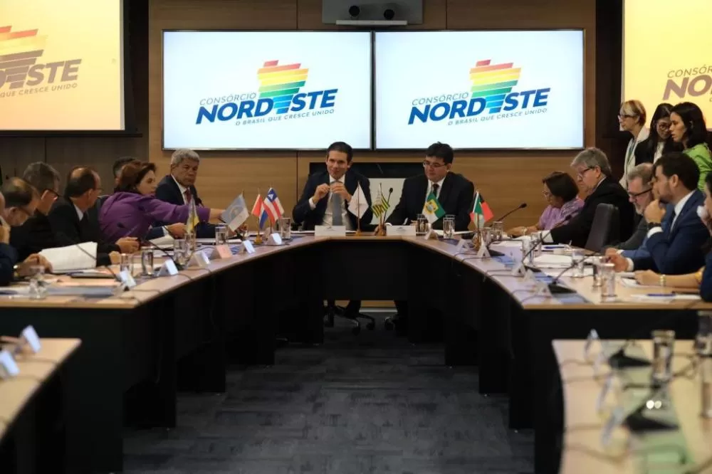 João Azevêdo, Hugo Motta e governadores do Nordeste participam de reunião em Brasília