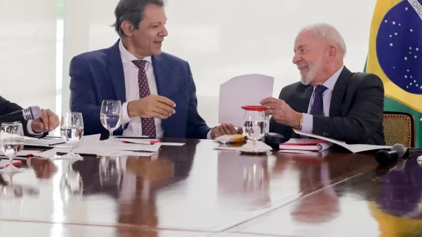 Lula sanciona Orçamento de 2025 com superávit primário de R$ 14,5 bi e dois vetos