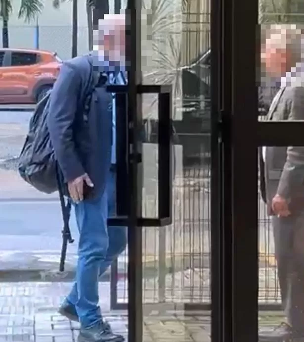 Discussão entre dois advogados acaba em tapa e chutes ao lado de fórum, em Fortaleza 