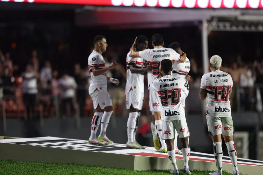 São Paulo abre 2 a 0, mas deixa vitória escapar e empata com o Alianza Lima