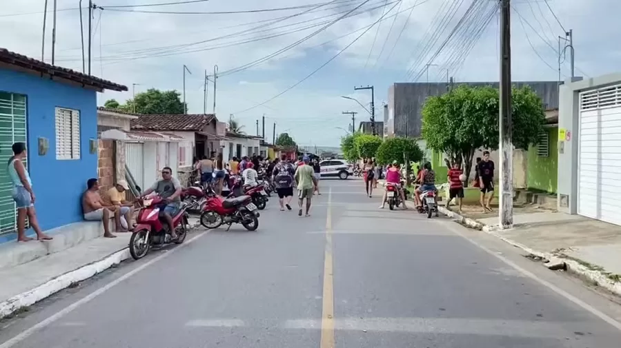 Dois homens são mortos a tiros em barbearia, na tarde deste sábado (12), na Paraíba