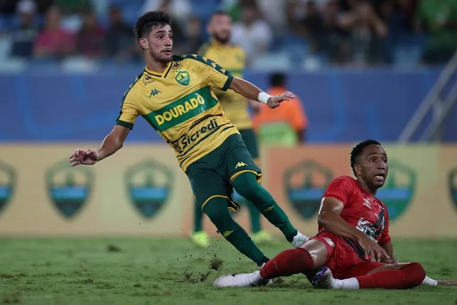 Pedrinho desencanta, Cuiabá vence o Athletico na Arena Pantanal e assume a liderança da Série B