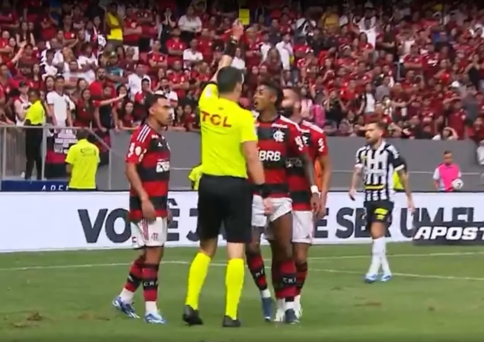 Bruno Henrique, do Flamengo, é indiciado pela Polícia Federal por forçar cartão e beneficiar apostadores