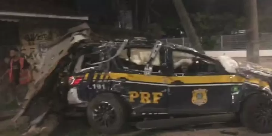 Três policiais morrem após viatura da PRF colidir com carro de passeio durante perseguição a motociclistas na madrugada desta sexta (18)
